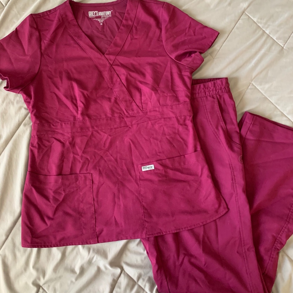 Women’s Maroon size M scrub set EUC